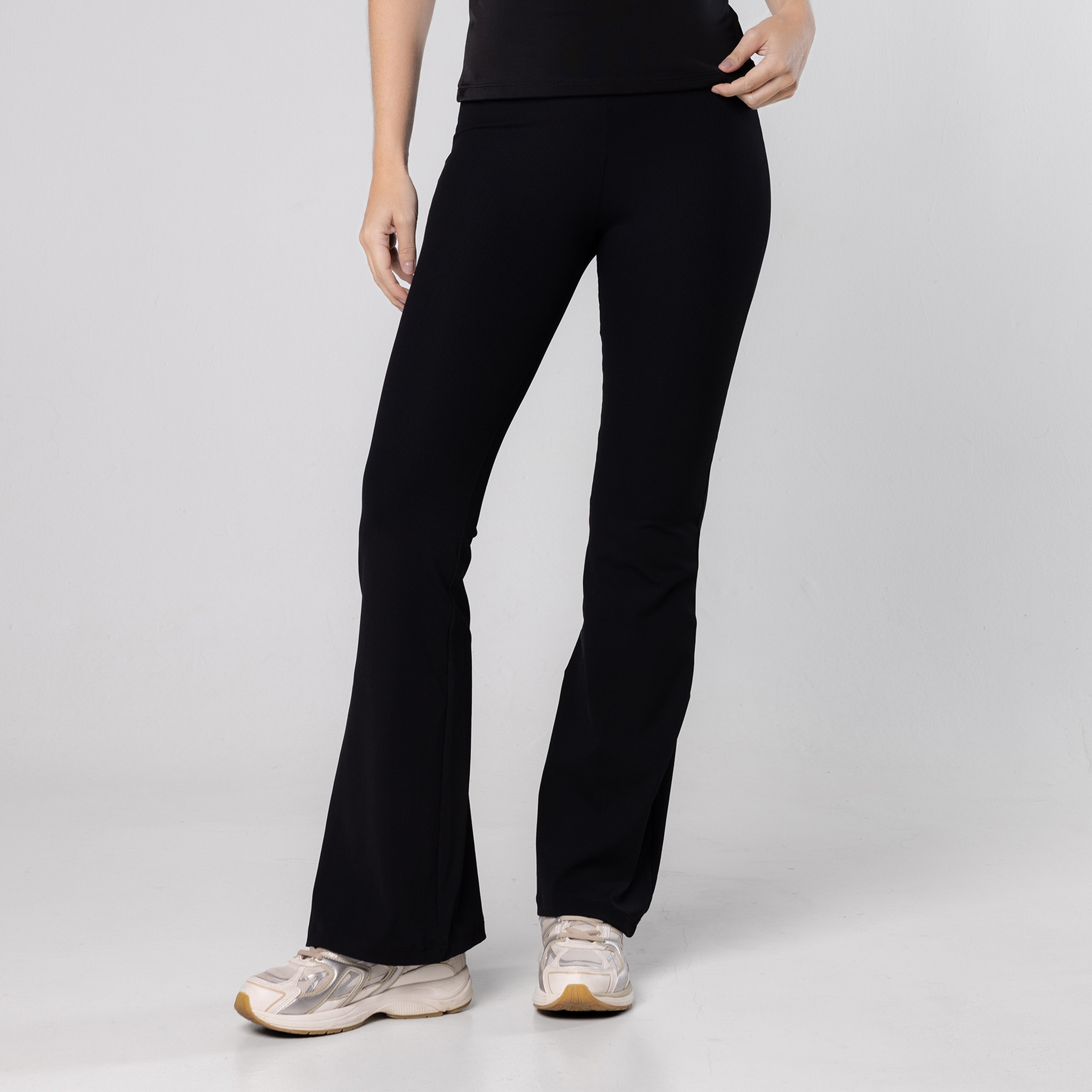 Calça Bailarina Flare Poliamida Canelado - Preto P Calça Bailarina Flare Poliamida Canelado - Preto P