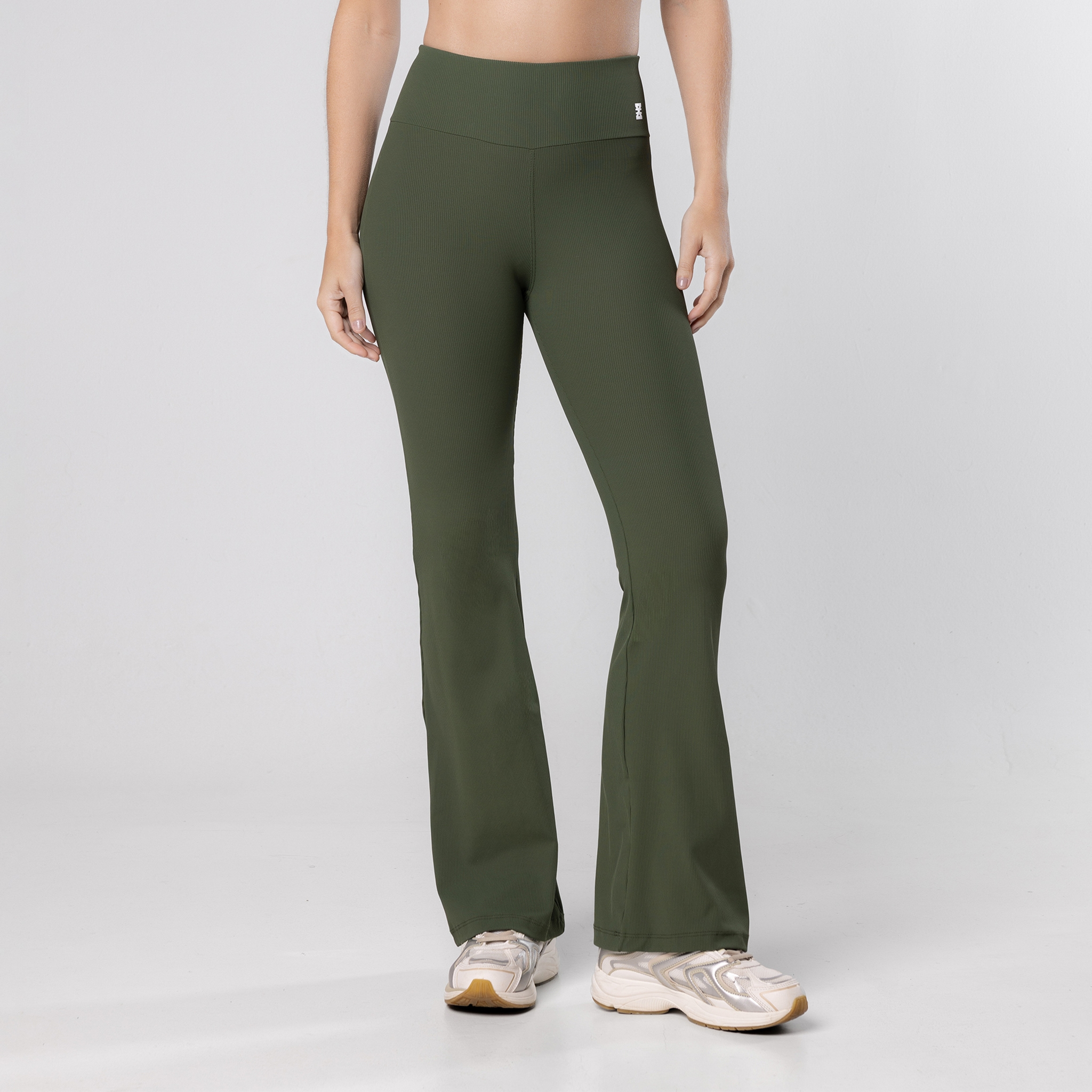 Calça Bailarina Flare Poliamida Canelado - Verde Militar P Calça Bailarina Flare Poliamida Canelado - Verde Militar P