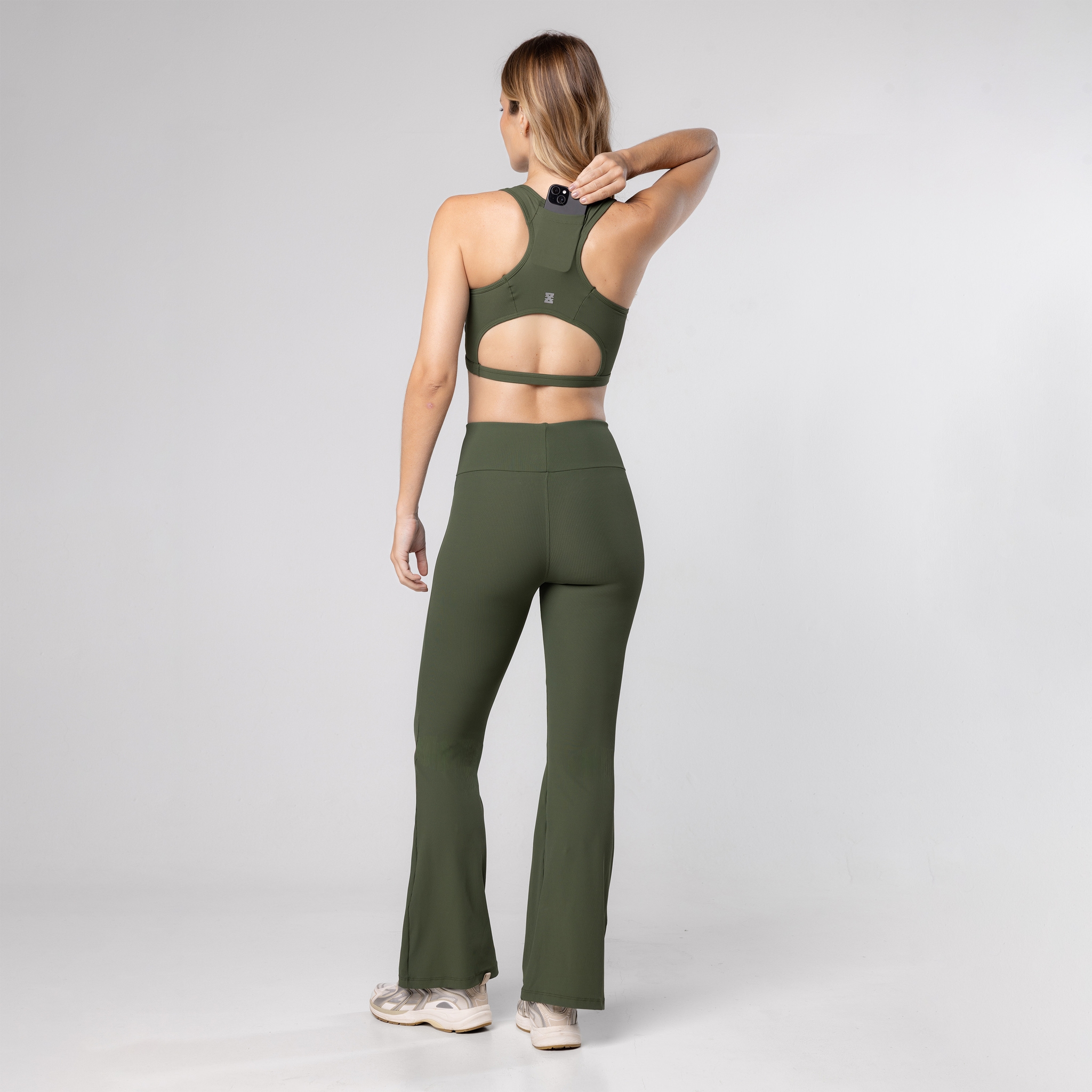 Conjunto Sprint + Essence Verde Militar