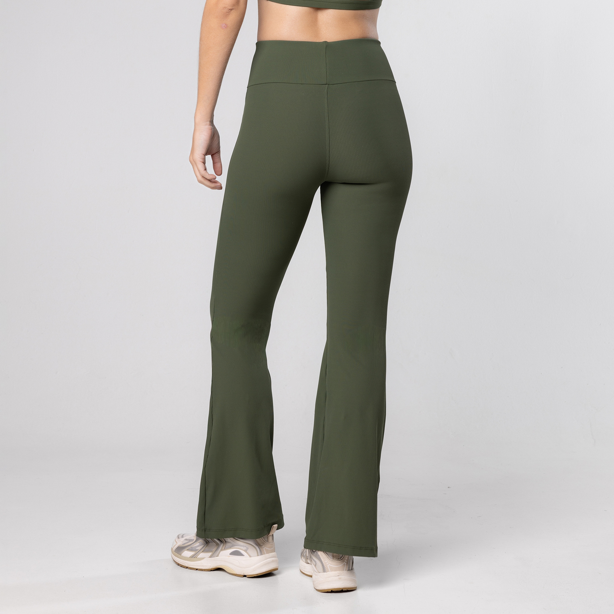 Conjunto Sprint + Essence Verde Militar