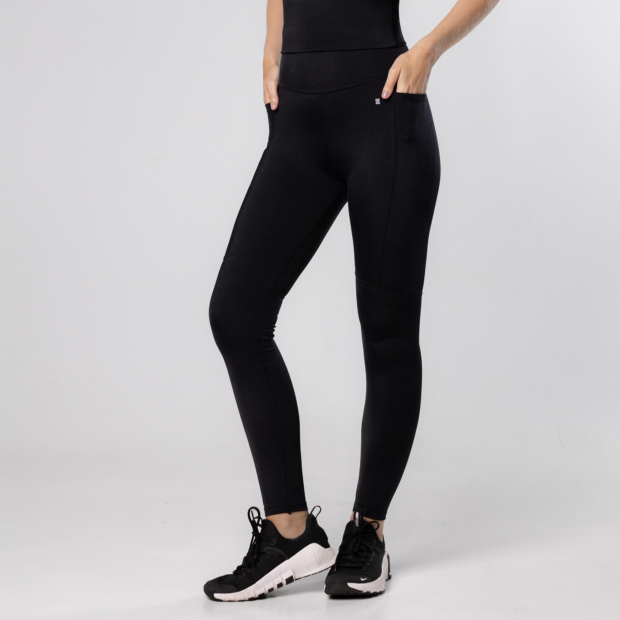 Calça Legging Feminina Academia Bolsos Refletivo - Preto P Calça Legging Feminina Academia Bolsos Refletivo - Preto P