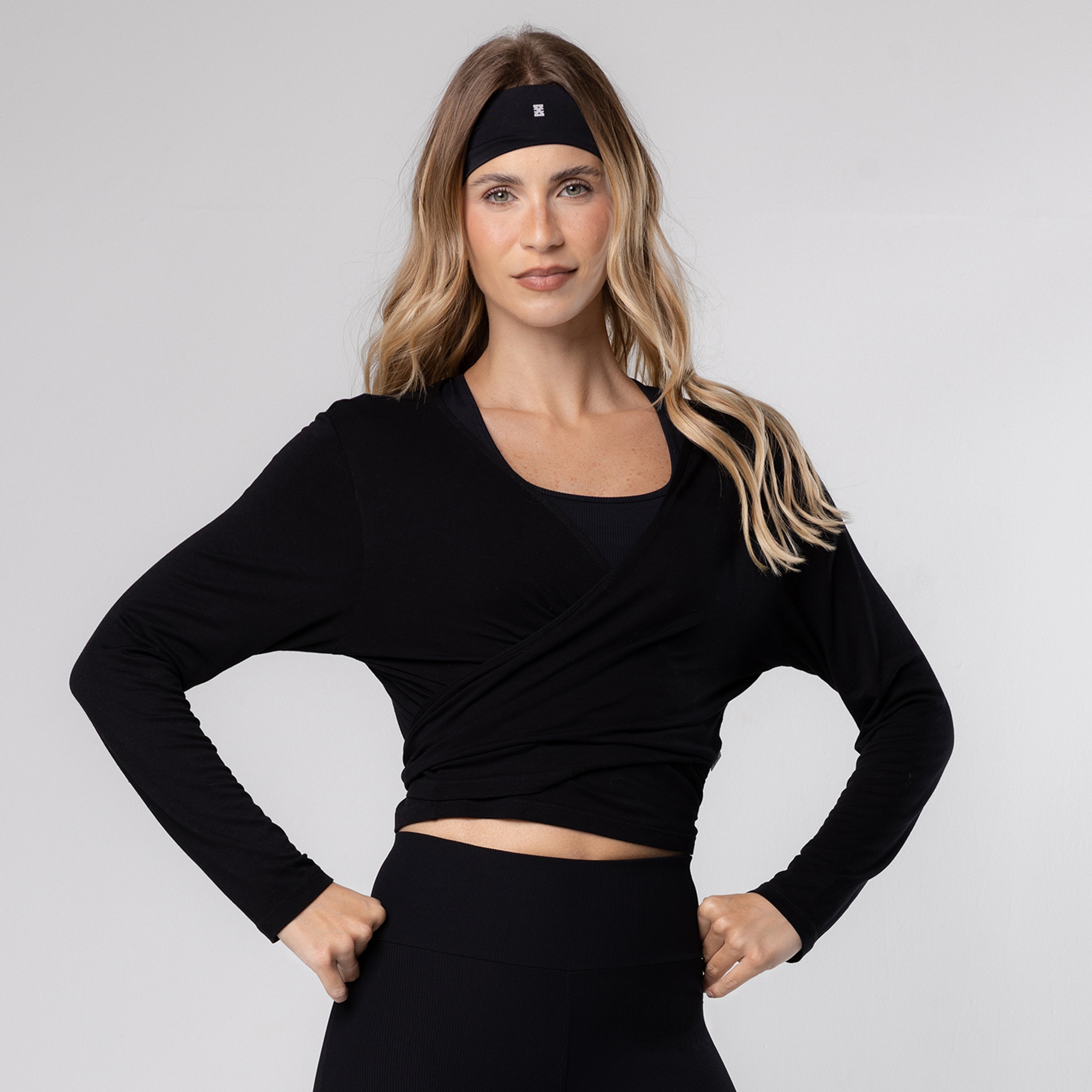 Cropped Decote V Transpassado Manga Longa Fitness Amarração - Preto U Cropped Decote V Transpassado Manga Longa Fitness Amarração - Preto U