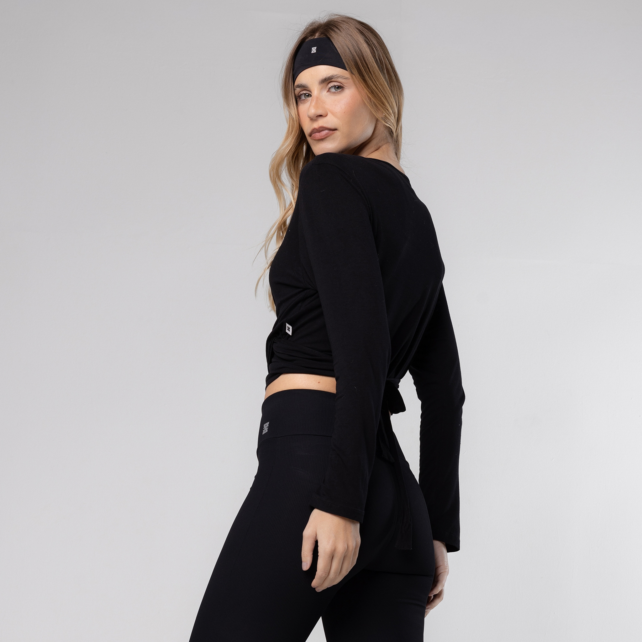 Cropped Decote V Transpassado Manga Longa Fitness Amarração