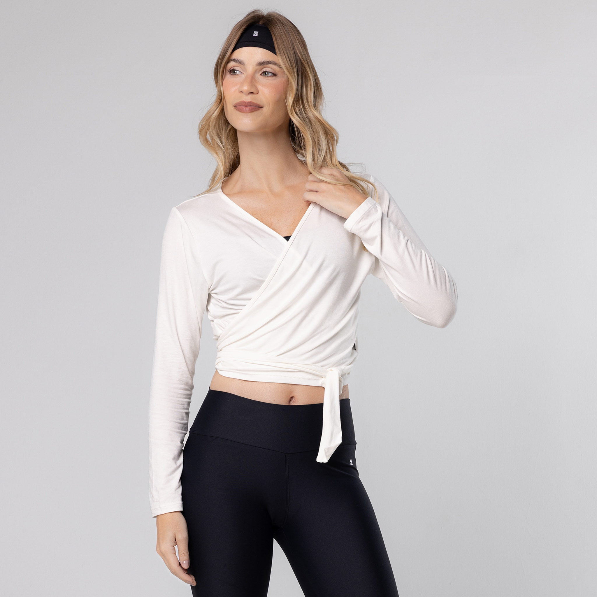 Cropped Decote V Transpassado Manga Longa Fitness Amarração - Off White U Cropped Decote V Transpassado Manga Longa Fitness Amarração - Off White U