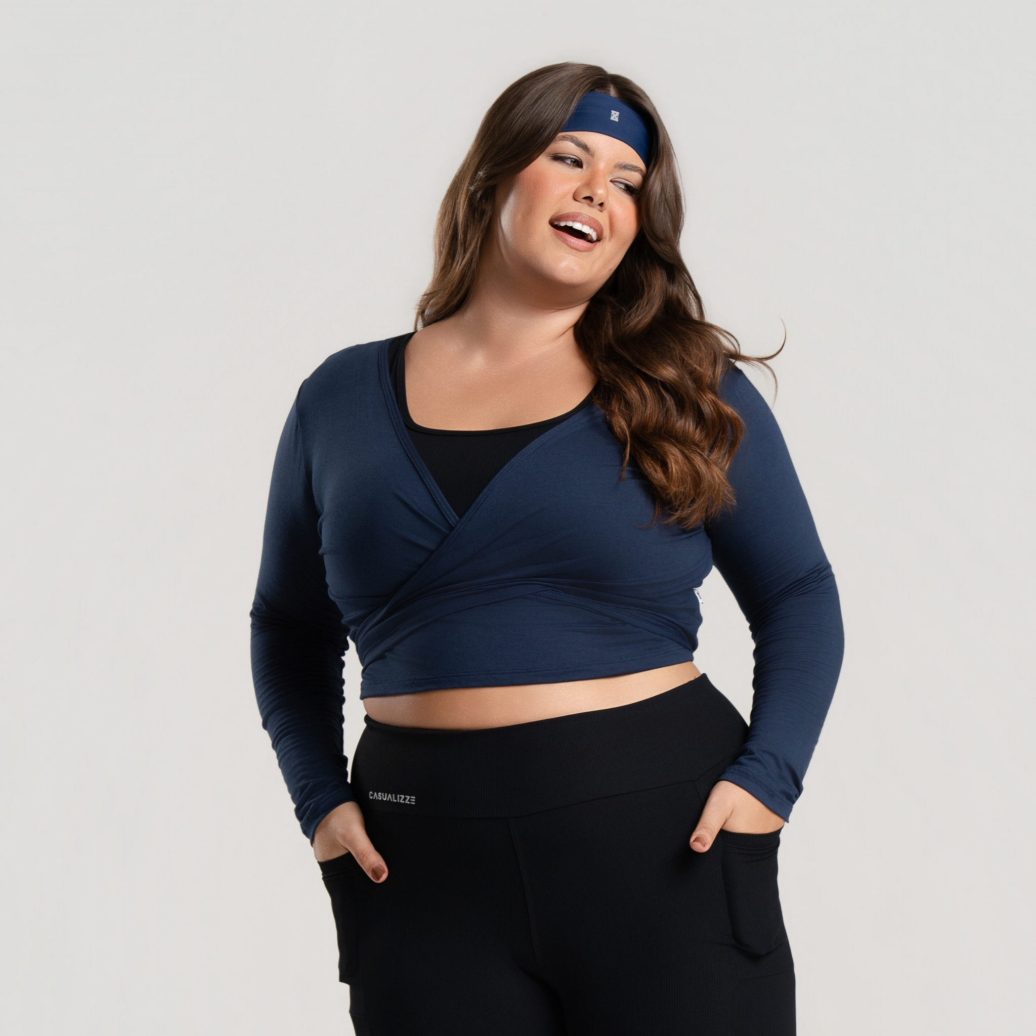 Cropped Decote V Transpassado Manga Longa Fitness Amarração - Marinho U Cropped Decote V Transpassado Manga Longa Fitness Amarração - Marinho U