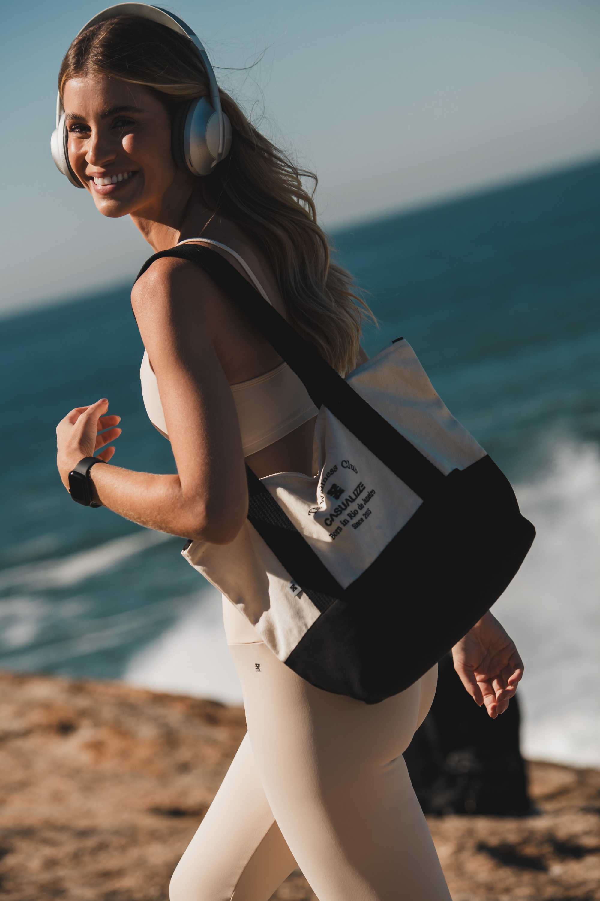 Bolsa Wellness Bordada com Zíper - Off White U Bolsa Wellness Bordada com Zíper - Off White U