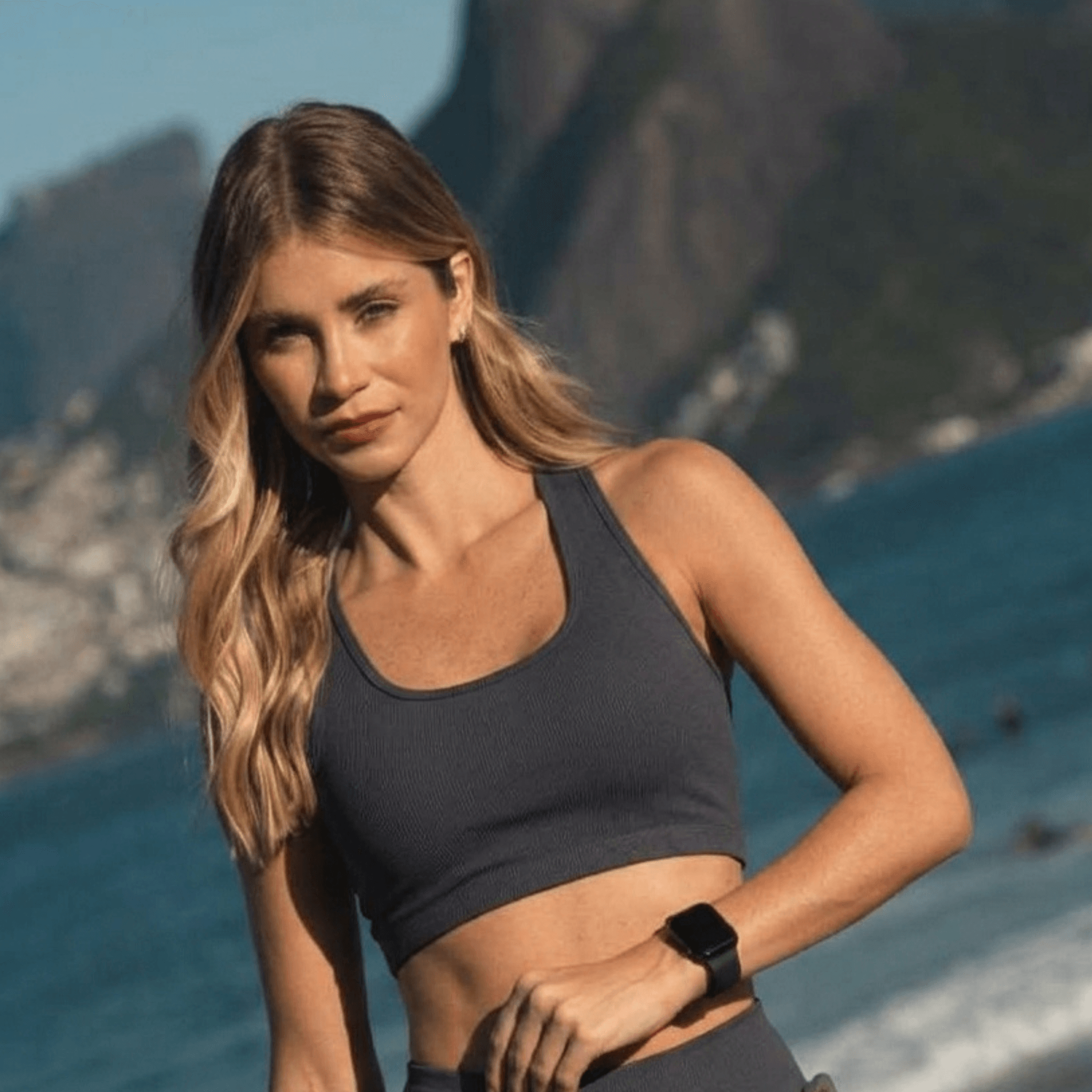 Kit 2 Tops Femininos Bolso Fitness Preto e Cinza